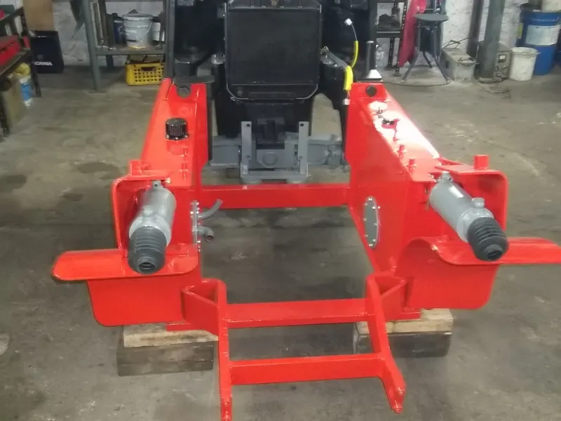 Oprava mechanických částí vysokozdvižného vozíku v dílně